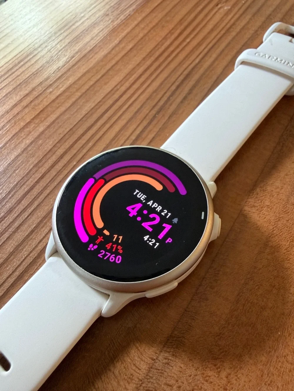 Garmin Vivoactive 6 Lunar Gold - Picture 6 of 9
